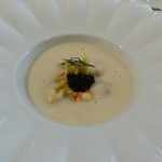 ビストロ ダイア - カリフラワーのブルーテを入れて完成です