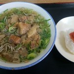 ぼっかけそば410円＋おにぎり（明太子）90円