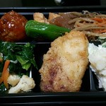 オリジン弁当 - 左からしらすとほうれん草のお浸し、とり天梅しそ味、ポテトサラダ