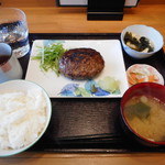 炭火焼 お食事処 おかん - ジューシー牛肉100％ハンバーグ￥800-