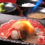 규슈산 흑모 와규 오네타 고기 스시 (초밥) 1관