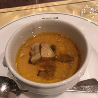 ガストーラ - 茶路めん羊と和牛のロワイヤルスープ　ポロニ産卵＆フォアグラ