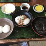 峠の茶屋 - おろし、納豆、ゴマの3種セット
おろしはポン酢で。