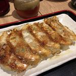 餃子のたっちゃん - 餃子 ニンニク抜きもできるらしいけど申告制(メニューに小さくあって見えなかった(老眼)
            美味しいけどちょいと焼き油多めで私的には後半ヘビーに。