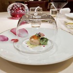 ロゼット - 前菜にはリンゴ型のガラスのカバー！
      なんて可愛いんでしょう♡