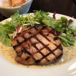 Les　pif　et　dodine - ランチ（税込1,000円）
      豚ロースのグリエ 粒マスタードソース サラダとマッシュルーム