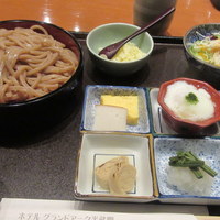 門 - 今日のお昼ごはん