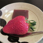 日本料理 きた川 - 自家製羊羹と紅ほっぺ