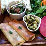 ユイノウ ベジタブルカフェ - ほうれん草パン➕おかずの3品