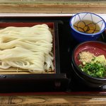 川福 - ざるうどん550円
      おそらく税別だと思う(*ﾟ∀ﾟ*)