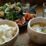 Kokuu Sabou Momo - 無農薬のササニシキ発芽玄米のご飯と本日のスープ