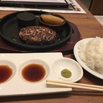 听屋 - ・国産牛100%ハンバーグランチ