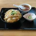 清華 - 料理写真:中華屋のカツ丼。