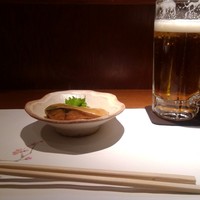 ととや - お通しのさばの味噌煮と生ビール