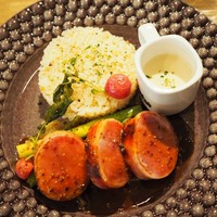 レ・ピコロ - 本日のワンプレートランチ(豚フィレ肉のベーコン巻き、カリフラワーポタージュ、バターライス)