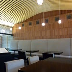 虎屋菓寮 - 天井は、船底型