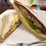 珈琲花苺舎 - 照焼チキンがたっぷり、マッシュした卵もレタスもたっぷり