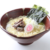 〈旨塩〉名物コムタンそば 968円 ハーフ858円