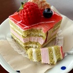 Dessert de COLOCO - 甘酸っぱいムースがサンドされています！