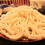 味奈登庵 - #食べログ的に撮るとこうなる。  
      さすが味奈登庵。
      うどんもボリュームプリタツ
