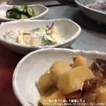 Okonomiyaki Izakaya Teppanyaki Tonkyuu - 小鉢：肉じゃが・りんごサラダ・キュウリの酢の物