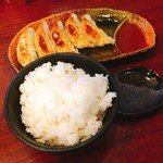 membatadokoroshouten - 餃子・ライス小（378円）