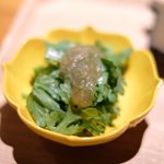 立場割烹 SSAW - 紅白の桜ちらし 1000円 の江戸川春菊のサラダ