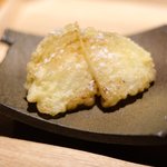 立場割烹 SSAW - 紅白の桜ちらし 1000円 の新玉ねぎの天ぷら