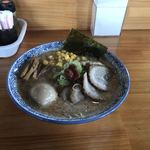 Mon Tsuru - 白味噌ラーメン+特製トッピング。