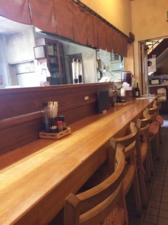 福幸亭 - カウンター席〜