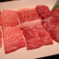 焼肉チャンピオン ペントハウス - おまかせ霜降り肉盛合せ