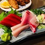 まぐろ丼　加一 - 旬の刺身の盛り合わせ…1250円→半額※加一の日限定特価