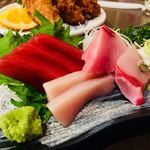 まぐろ丼　加一 - 旬の刺身の盛り合わせ…1250円→半額※加一の日限定特価