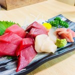 まぐろ丼　加一 - 旬の刺身盛合せ（加一の日利用）