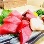 まぐろ丼　加一 - 旬の刺身盛合せ（加一の日利用）