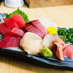 まぐろ丼　加一 - 旬の刺身盛合せ（加一の日利用）