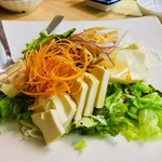 まぐろ丼　加一 - お豆腐のサラダ（加一の日利用）