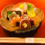 まる富 - 先付…柿クリームチーズ、海老からすみ、鰊、近江こんにゃく、蟹なます、蕾菜