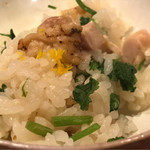 まる富 - 鶏肉の炊き込みご飯