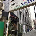 タリーズコーヒー - 新宿通りの1本裏道に面した所にテラス席があります