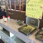 味源 - サラダバーも大人気でした。