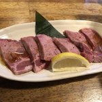 大衆焼肉ホルモン酒場 とりとん - 厚切りタン