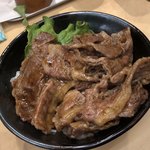 肉のヤマキ商店 - 炭火焼き肉丼：上の肉１．５人前、￥９９０→￥７９０