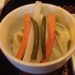 ワインと串揚げ こぱん - 最初にお野菜が出てきます。