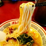 えびすらーめん - バリカタの麺