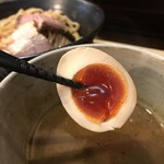 いかれたヌードル フィッシュトンズ - 味玉