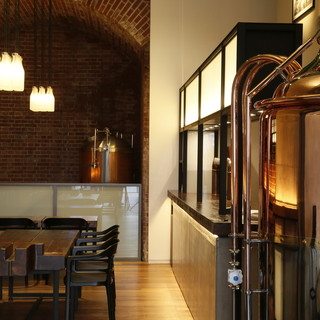 旧万世橋駅の遺構を活かした落ち着いた空間