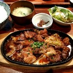 肉バル 3丁目 - ホルモン炒め定食