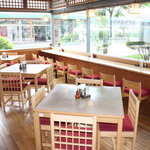 信州そば処やまへい - 店内からショッピングプラザを眺めて