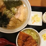 Yugawaya - 背油ラーメン(醤油)Aセット